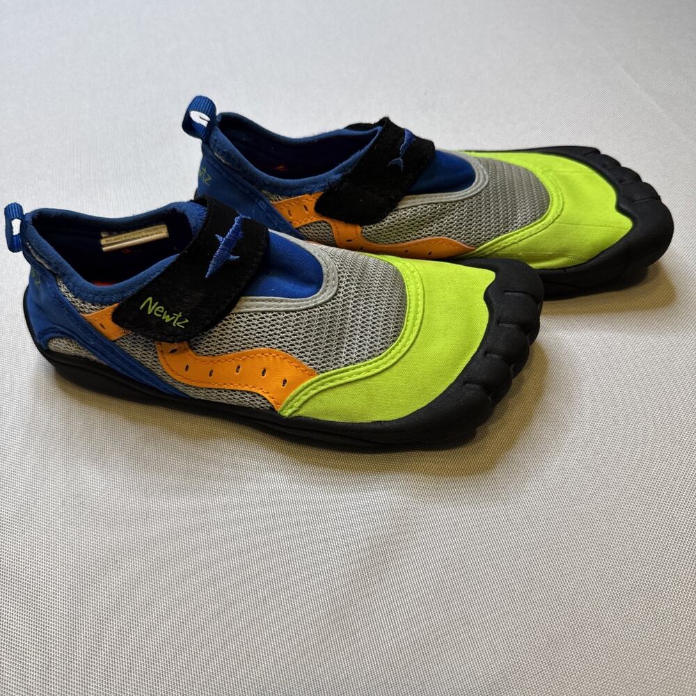 NEWTZ Water Shoes Size Youth 2/3 Black Sole Neon Green Blue Orange 0081